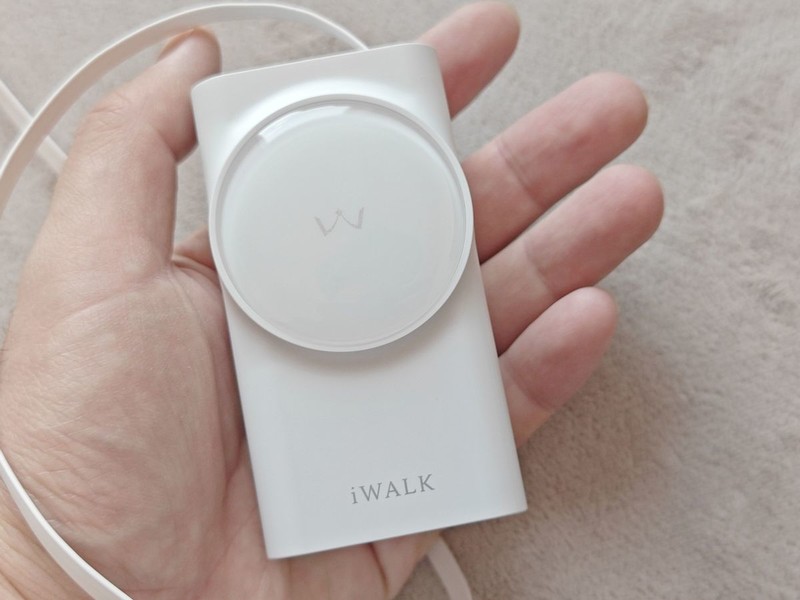 iWALK爱沃可拉拉宝伸缩线充电宝，便携高效，满足多种需求