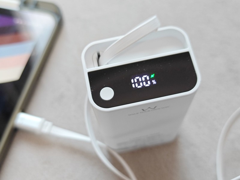 iWALK爱沃可拉拉宝伸缩线充电宝，便携高效，满足多种需求