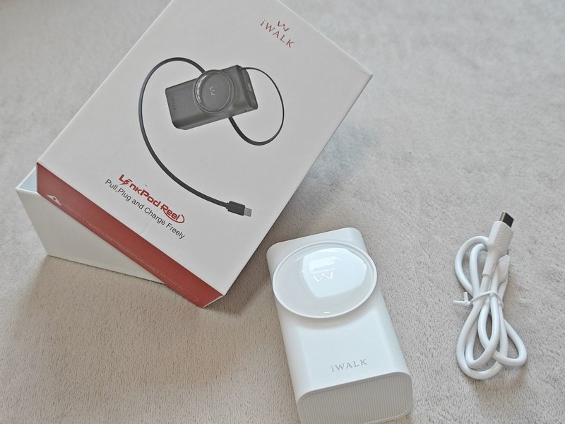 iWALK爱沃可拉拉宝伸缩线充电宝，便携高效，满足多种需求