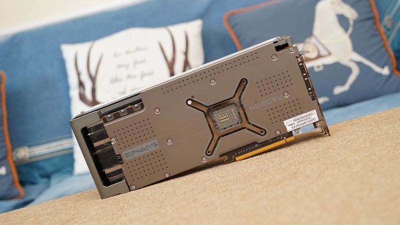 打游戏谁更胜一筹？AMD 锐龙7 7800X3D、Intel i9 14900K对比测试