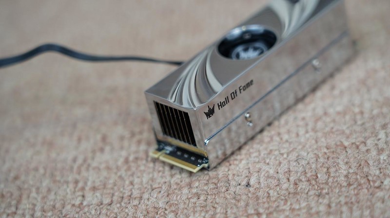 打游戏谁更胜一筹？AMD 锐龙7 7800X3D、Intel i9 14900K对比测试