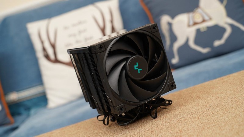 打游戏谁更胜一筹？AMD 锐龙7 7800X3D、Intel i9 14900K对比测试