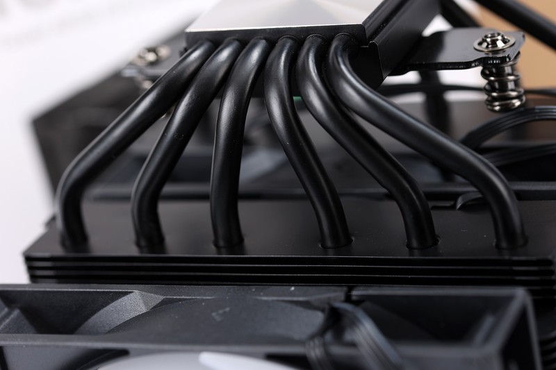 电脑装机用什么散热更划算？i5-14600K搭配大霜塔数显版风冷实测