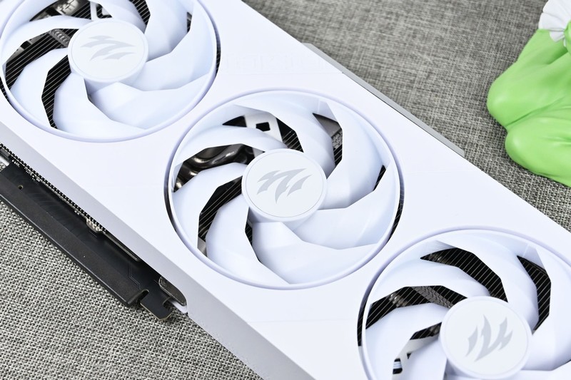 影驰RTX 5060 Ti圣刃MAX OC 16G开箱拆解评测：2K电竞丝滑体验