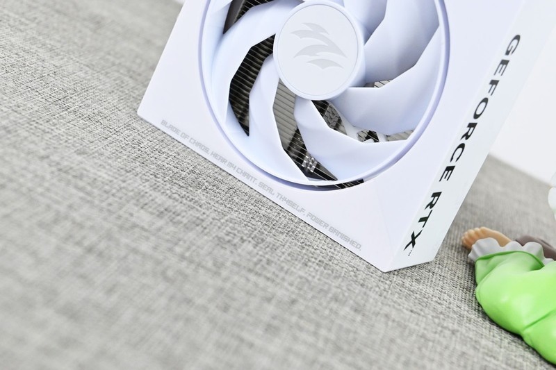 影驰RTX 5060 Ti圣刃MAX OC 16G开箱拆解评测：2K电竞丝滑体验