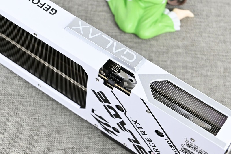 影驰RTX 5060 Ti圣刃MAX OC 16G开箱拆解评测：2K电竞丝滑体验