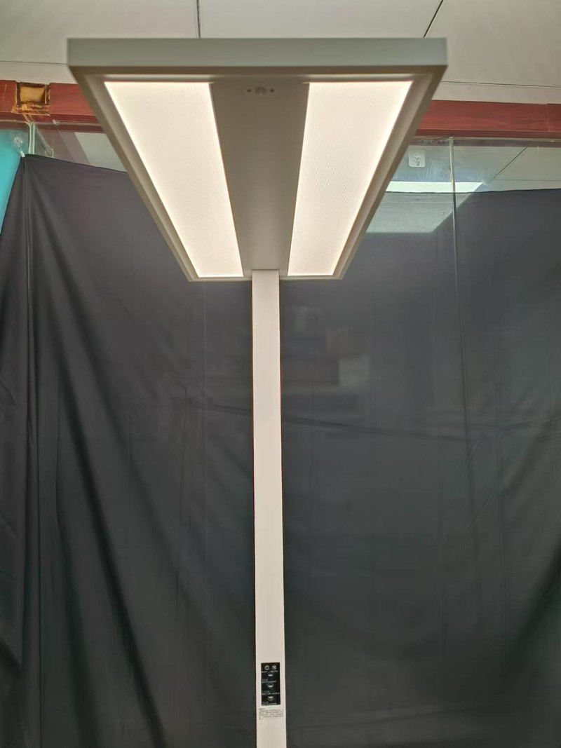 月影灯饰和雷士哪个好？书客、雷士、月影护眼大路灯维度PK对比