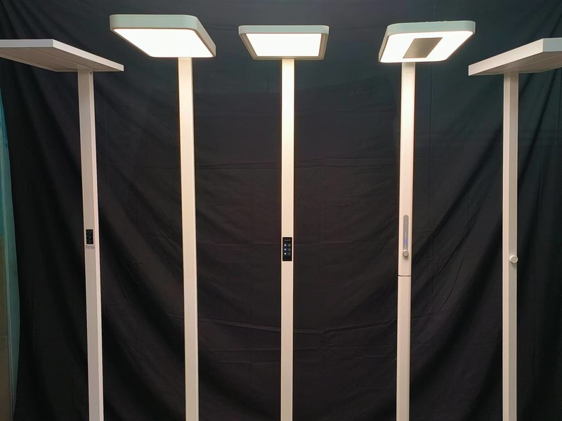 月影灯饰和雷士哪个好？书客、雷士、月影护眼大路灯维度PK对比