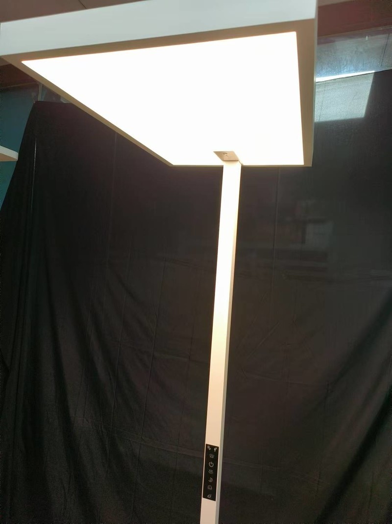 月影灯饰和雷士哪个好？书客、雷士、月影护眼大路灯维度PK对比