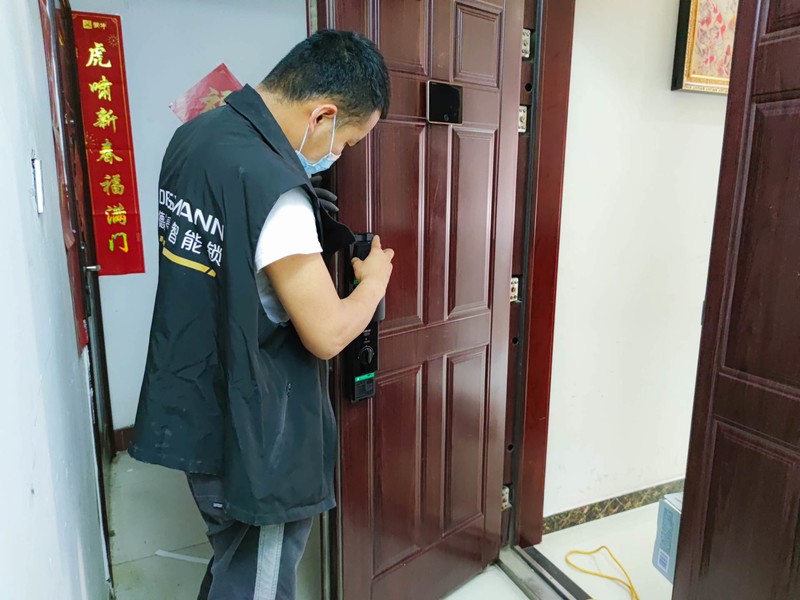 德施曼Q50MPro智能锁：4寸高清室内大屏，支持远程通话、九大解锁功能