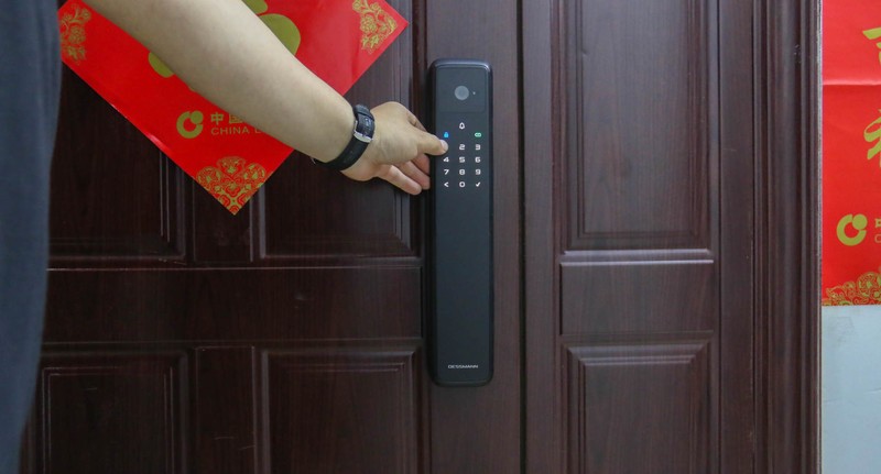 德施曼Q50MPro智能锁：4寸高清室内大屏，支持远程通话、九大解锁功能