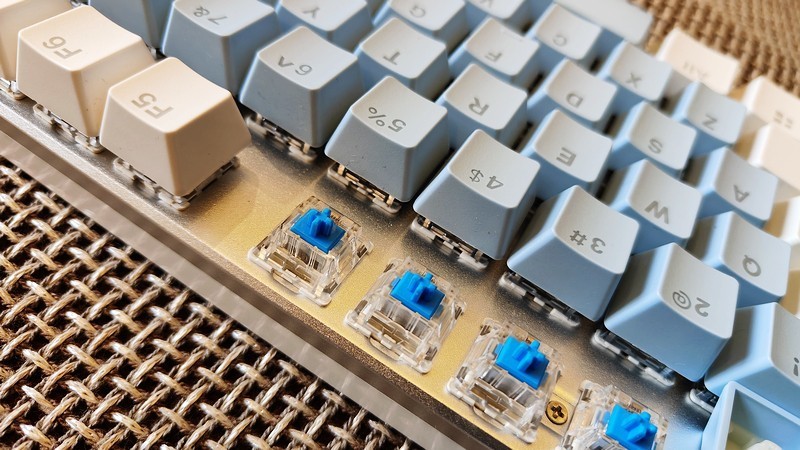 清新而不张扬 达尔优EK815机械合金版机械键盘