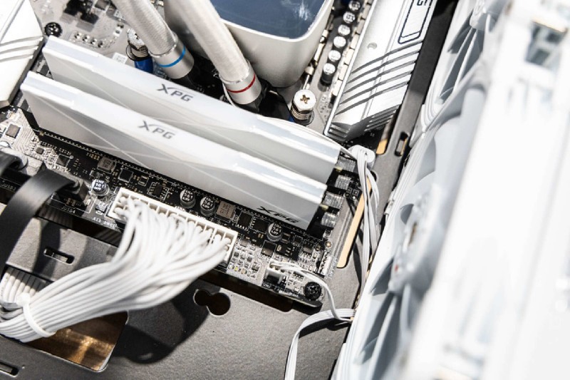 体型小巧，空间合理，兼顾360水冷和长显卡，乔思伯U4Mini体验