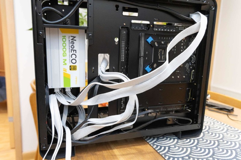 体型小巧，空间合理，兼顾360水冷和长显卡，乔思伯U4Mini体验