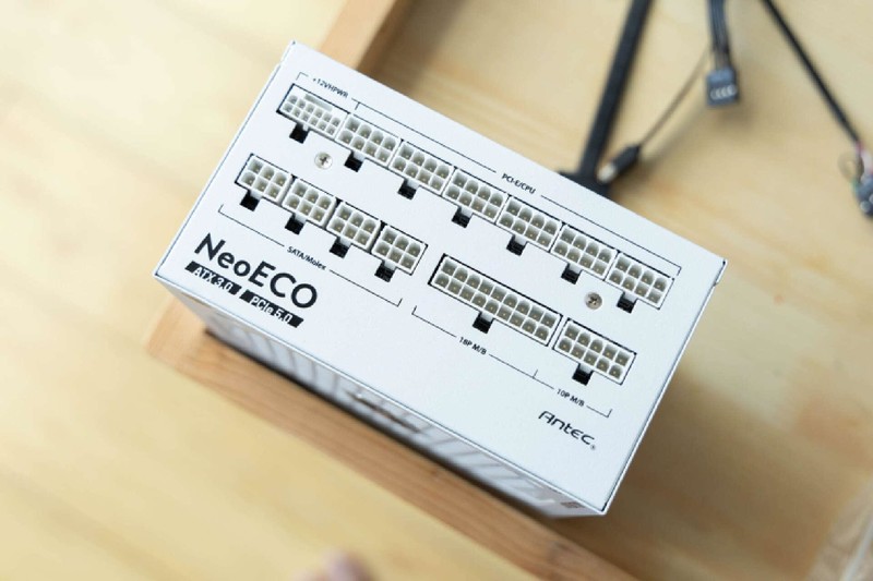 体型小巧，空间合理，兼顾360水冷和长显卡，乔思伯U4Mini体验