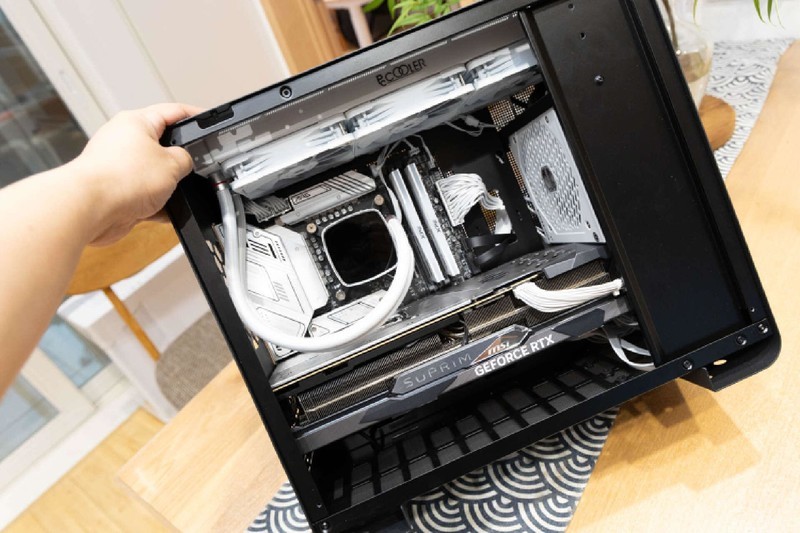 体型小巧，空间合理，兼顾360水冷和长显卡，乔思伯U4Mini体验