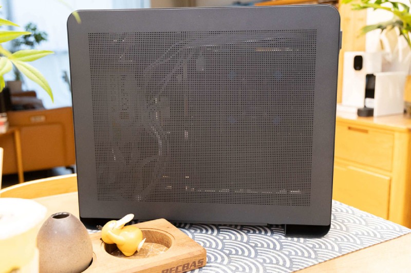 体型小巧，空间合理，兼顾360水冷和长显卡，乔思伯U4Mini体验