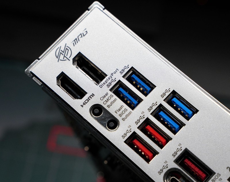 13代i9核心这么多 关掉超线程打游戏会更爽吗？