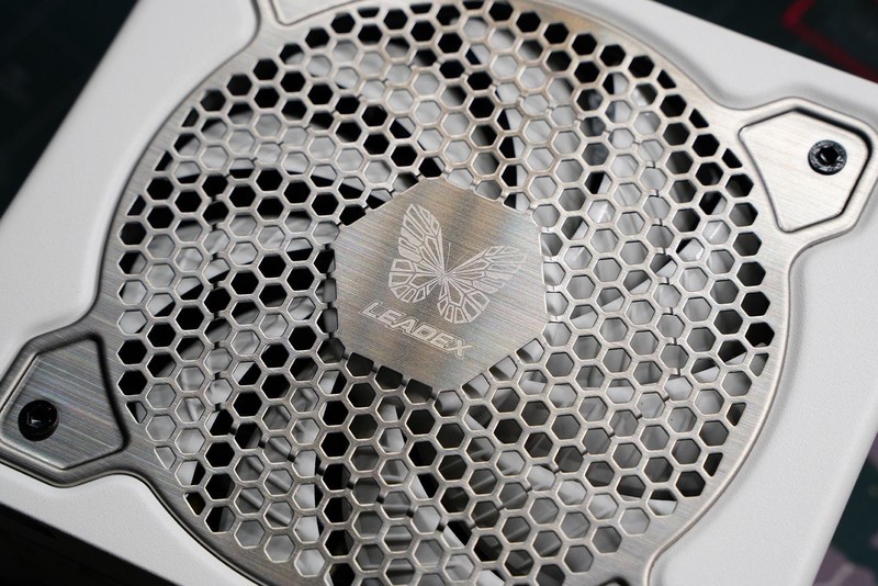 13代i9核心这么多 关掉超线程打游戏会更爽吗？