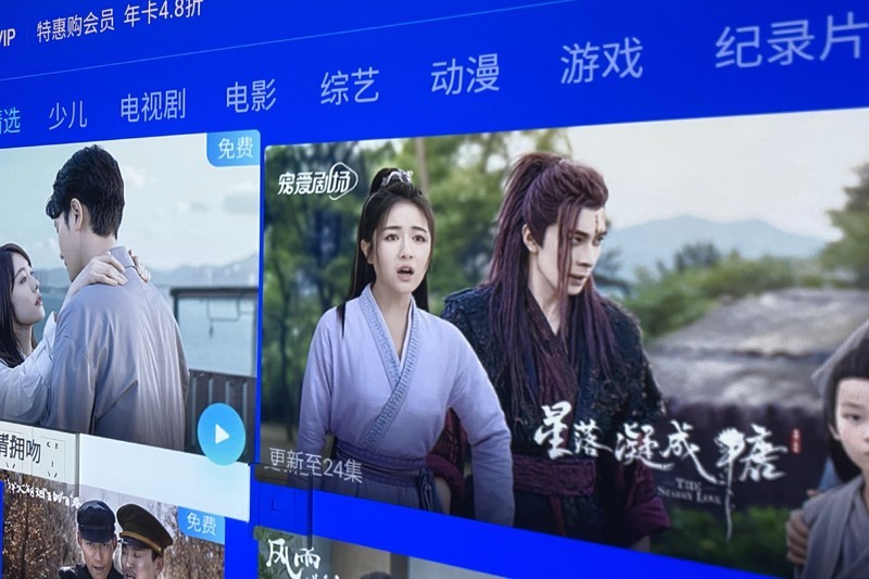 全密闭式光机，1080P物理分辨率，这款投影仪家用，商用我都十分推荐