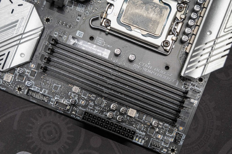 体型小巧，空间合理，兼顾360水冷和长显卡，乔思伯U4Mini体验