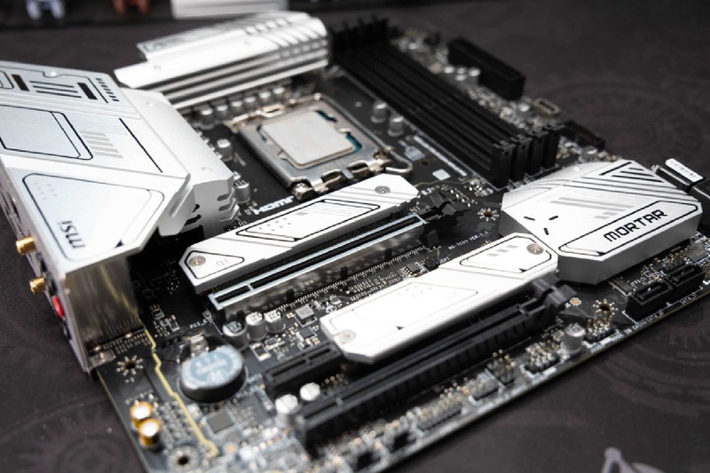 体型小巧，空间合理，兼顾360水冷和长显卡，乔思伯U4Mini体验