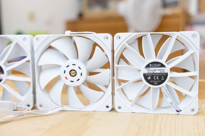 体型小巧，空间合理，兼顾360水冷和长显卡，乔思伯U4Mini体验