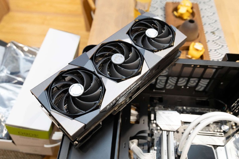 体型小巧，空间合理，兼顾360水冷和长显卡，乔思伯U4Mini体验