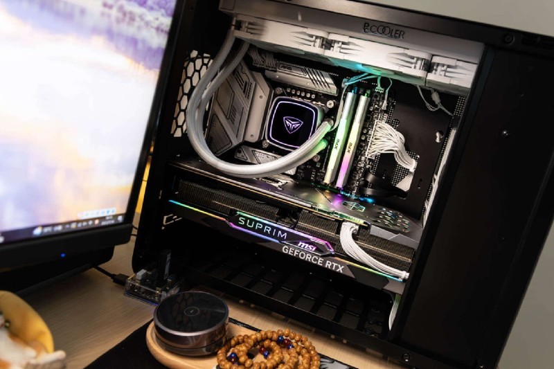 体型小巧，空间合理，兼顾360水冷和长显卡，乔思伯U4Mini体验