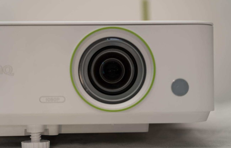 设计师选什么牌子智能投影仪好？明基E582超亮高清商务投影评测