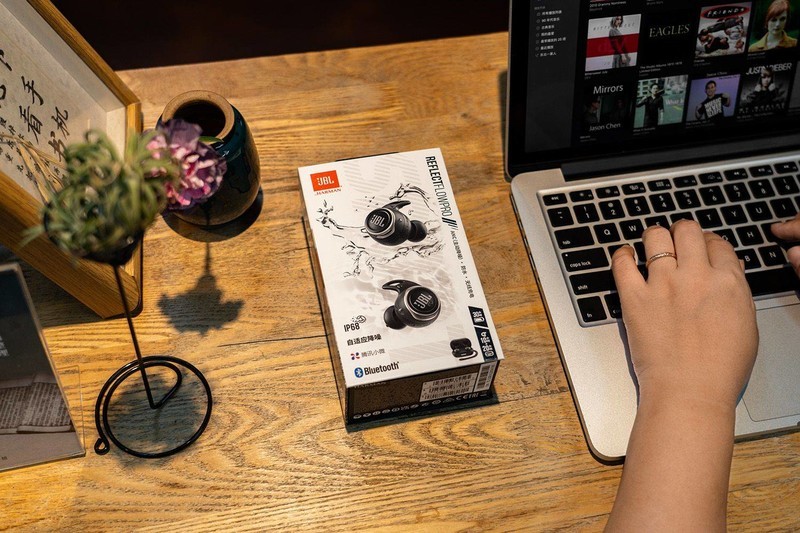 4000字体验长文，解读JBL Reflect Flow Pro：这是一款有态度的TWS