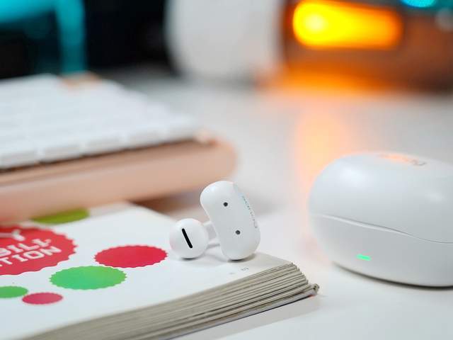 TWS耳机不香了！夹耳佩戴的sanag塞那气传导耳机，还能AI聊天绘画