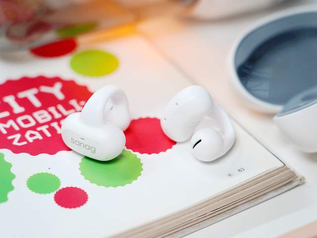 TWS耳机不香了！夹耳佩戴的sanag塞那气传导耳机，还能AI聊天绘画