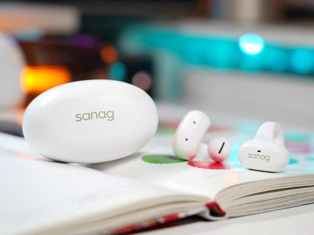 TWS耳机不香了！夹耳佩戴的sanag塞那气传导耳机，还能AI聊天绘画