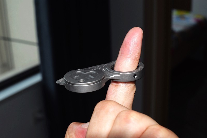 赛博朋克风格 创意十足 FEGVE费戈时光眼镜钥匙扣