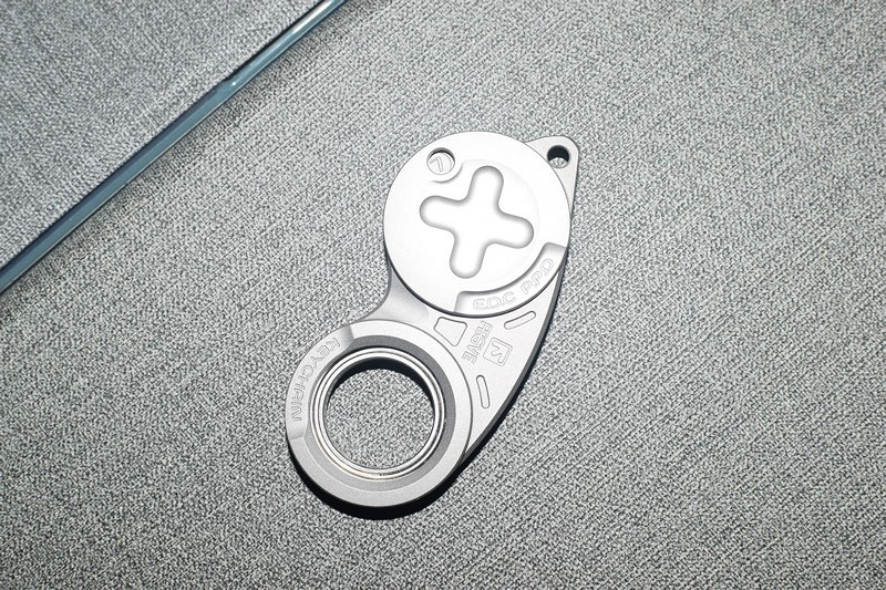 赛博朋克风格 创意十足 FEGVE费戈时光眼镜钥匙扣