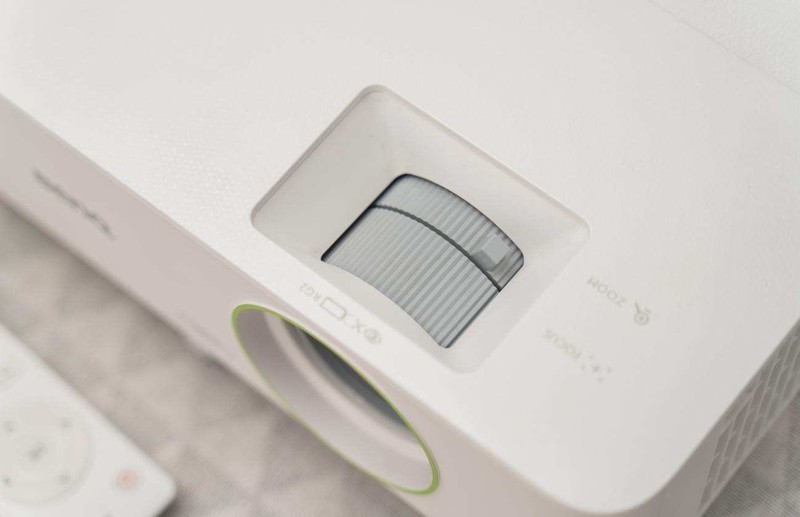 设计师选什么牌子智能投影仪好？明基E582超亮高清商务投影评测