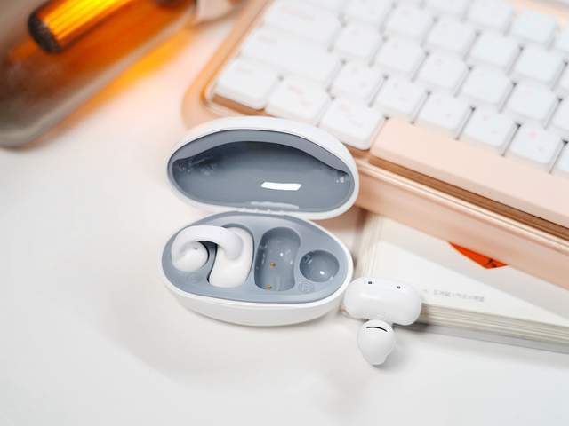 TWS耳机不香了！夹耳佩戴的sanag塞那气传导耳机，还能AI聊天绘画