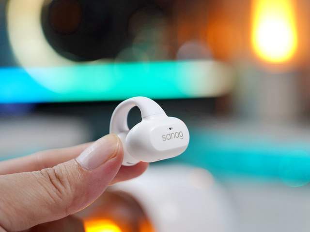 TWS耳机不香了！夹耳佩戴的sanag塞那气传导耳机，还能AI聊天绘画