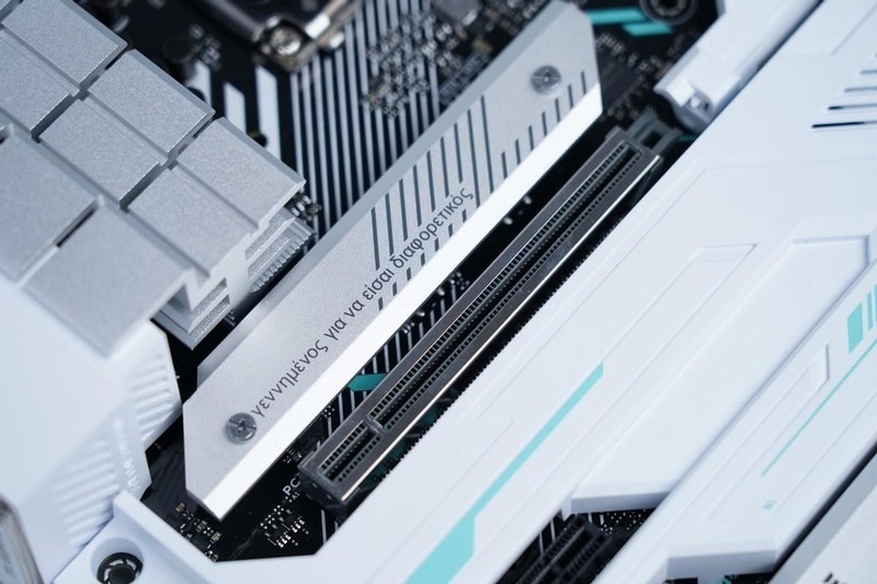 探索背插2.0：i5-13490F+B760 BTF海景房无线装机之旅