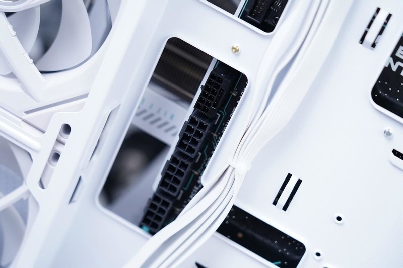 探索背插2.0：i5-13490F+B760 BTF海景房无线装机之旅