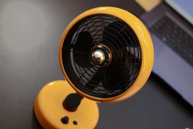 让你的桌面亮起来，夏日有范搭配，Lofree洛斐S桌面风扇+蕉点配色