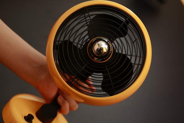 让你的桌面亮起来，夏日有范搭配，Lofree洛斐S桌面风扇+蕉点配色