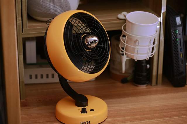 让你的桌面亮起来，夏日有范搭配，Lofree洛斐S桌面风扇+蕉点配色