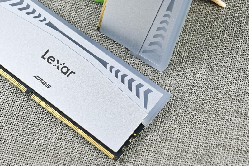 雷克沙Ares战神之翼DDR5 6000 32G内存套装评测：AMD平台低延迟伴侣