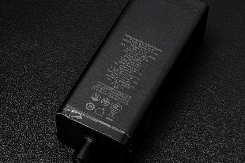 告别乱糟糟的桌面，倍思100W氮化镓桌面插排，解决多设备充电痛点