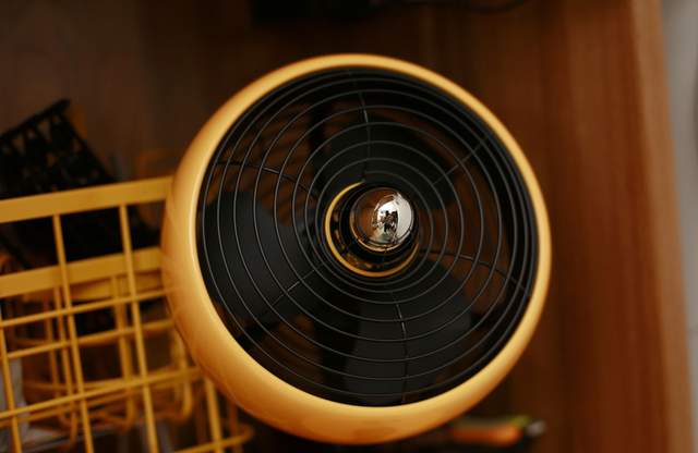 让你的桌面亮起来，夏日有范搭配，Lofree洛斐S桌面风扇+蕉点配色