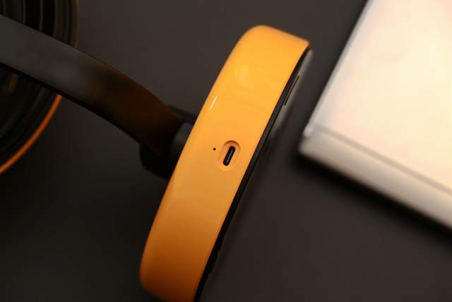 让你的桌面亮起来，夏日有范搭配，Lofree洛斐S桌面风扇+蕉点配色