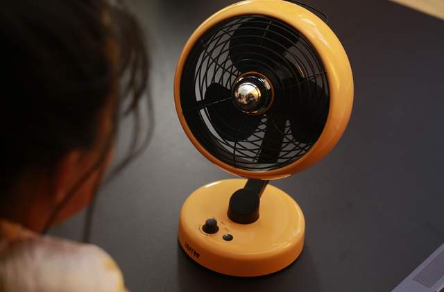 让你的桌面亮起来，夏日有范搭配，Lofree洛斐S桌面风扇+蕉点配色