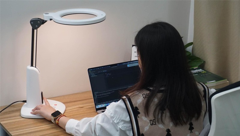 售价3千？爱德华天使之光2专科级护眼台灯实测：噱头还是真本事？